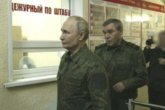 Putin v uniforme