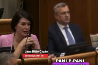 Jana Bittó Cigániková vystupuje v parlamente počas rokovania Národnej rady SR.